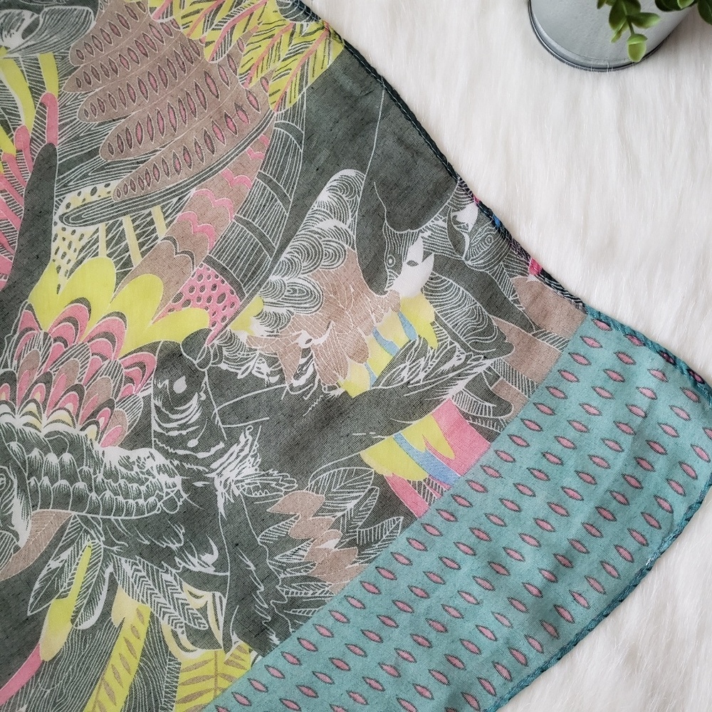 Parrot Scarf - Picture 4 of 5